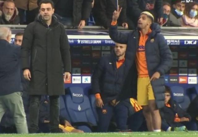 1644797711769048371.jpg Araujo-copies-his-idol-Pique-and.jpg