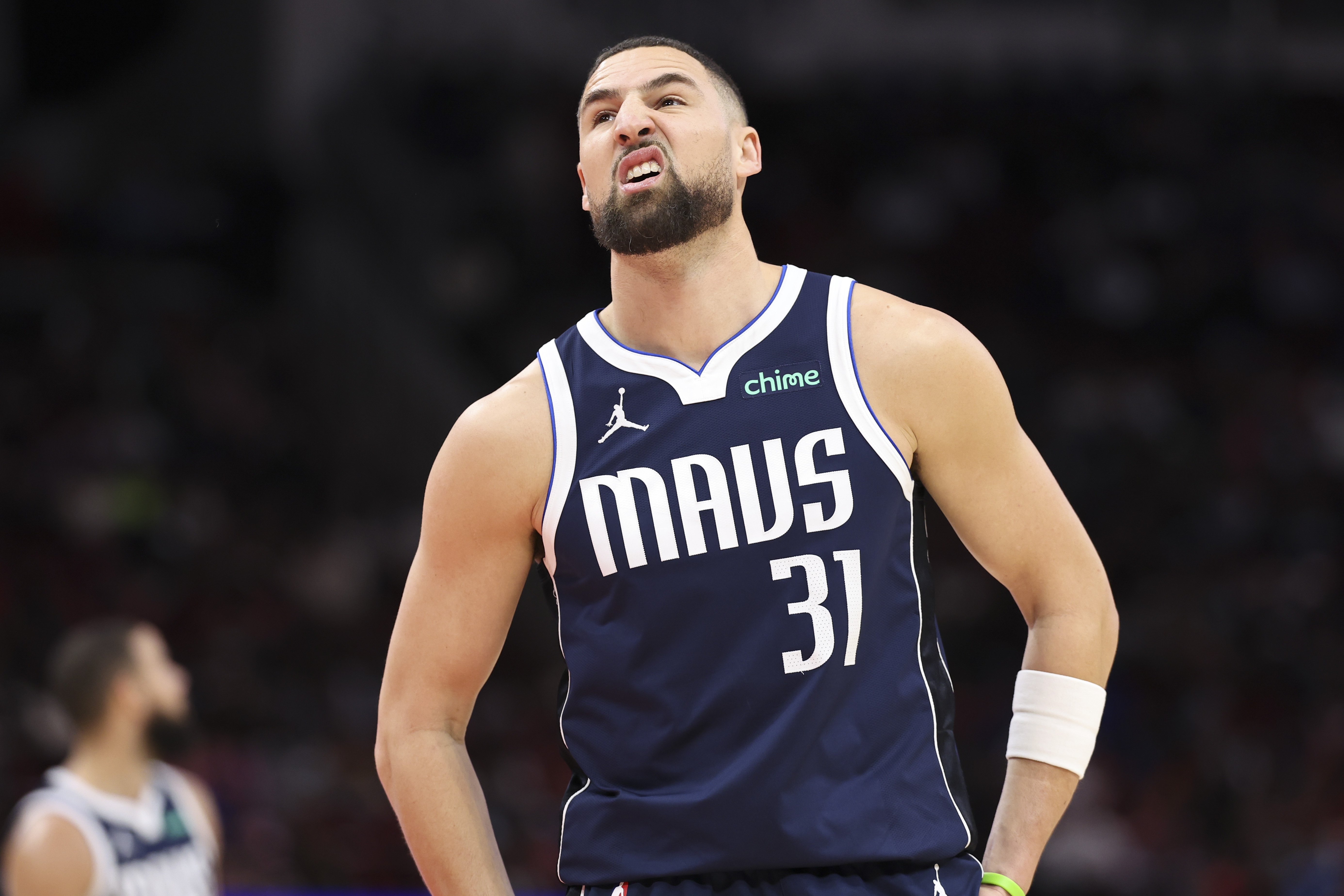 开云官网-佛光照不出来了！克莱替补16分钟手感冰凉11投仅3中&amp;三分5中0